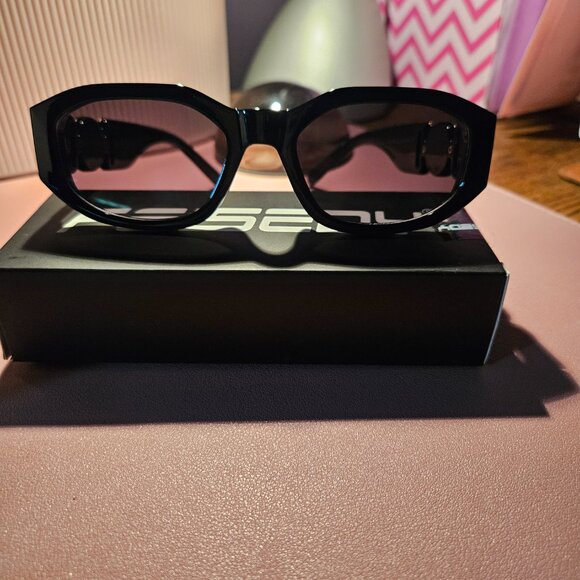 Feisedy | Fashion Retro Biggie Black and Gold Unisex Sunglasses - Picture 14 of 14